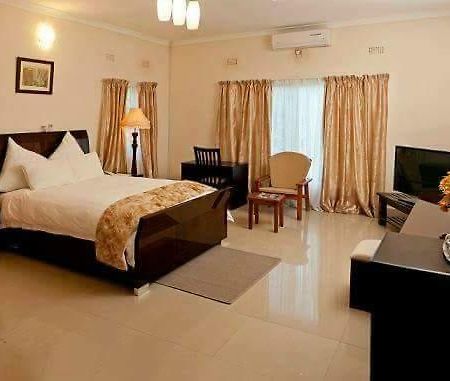 Waterfalls Hotel Lusaka Kültér fotó